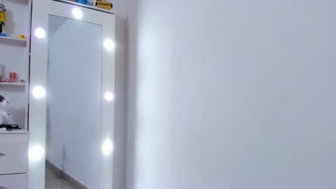 _noahjones online show from January 18, 5:41 am