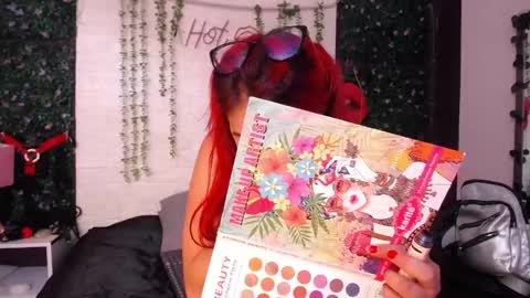 Laura online show from December 11, 7:36 pm