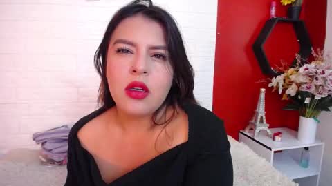 Laura online show from November 25, 6:31 pm