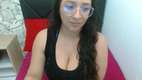 _saraximena_ online show from March 15, 1:40 am