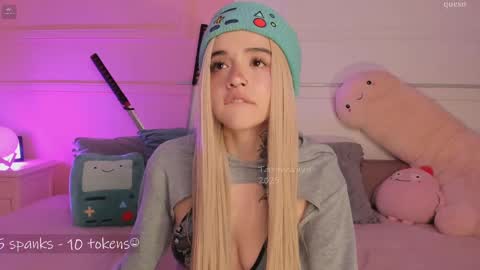 _tammarra_ online show from February 12, 12:33 pm