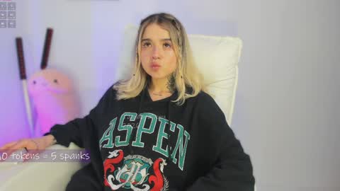 _tammarra_ online show from April 7, 8:11 pm