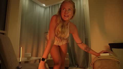 Annie online show from September 12, 1:39 am