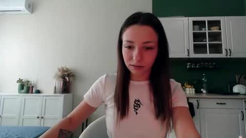 Mia online show from March 18, 10:53 am