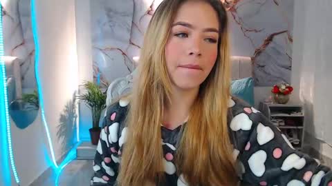 _tiffany1 online show from September 14, 6:39 pm