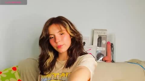 _yourcherrybomb online show from January 13, 3:01 am