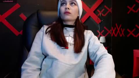 Yuyi online show from March 7, 11:07 am