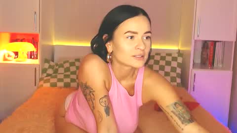 Lea online show from December 5, 5:17 pm