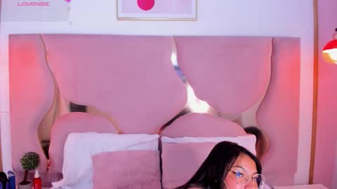 abbiejones_ online show from September 12, 1:18 pm