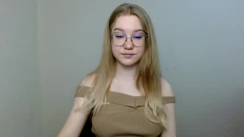 Abby Lovense is active online show from April 22, 11:18 am
