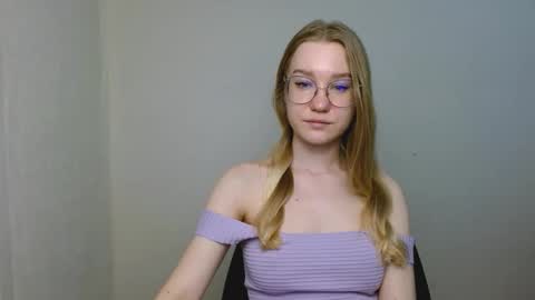 Abby Lovense is active online show from February 19, 2:49 pm
