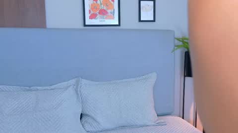 abiehils online show from April 25, 11:13 am