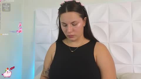 Abril  online show from February 11, 8:10 pm