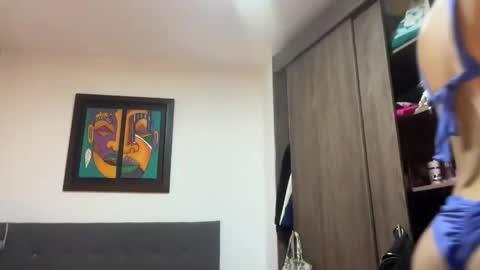 abrilsantosxo online show from April 4, 12:26 pm