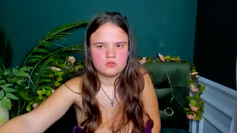 adelecruzz online show from April 1, 1:23 pm