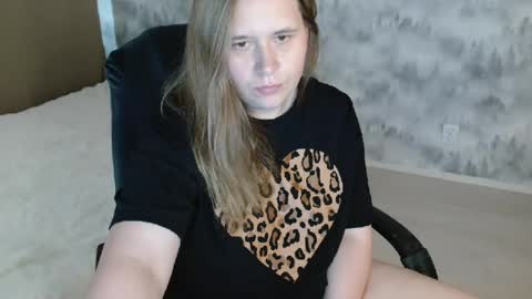 adelinalawson online show from June 28, 12:23 pm