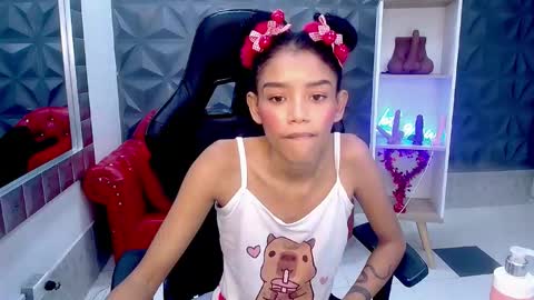 adisson_petite1 online show from February 21, 5:46 pm