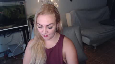 Adriana Paredes  online show from January 29, 11:41 am