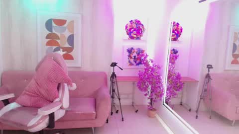 afrodita_loren online show from June 7, 7:15 am