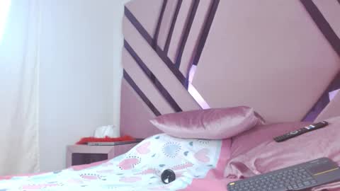 aiilynsmiith online show from November 24, 3:52 am