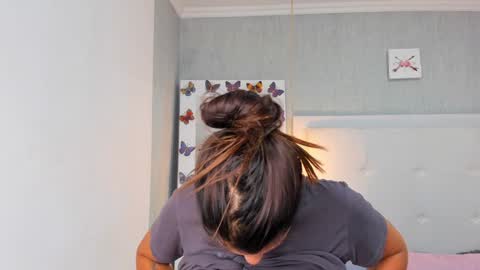 aishawild online show from February 5, 12:27 pm