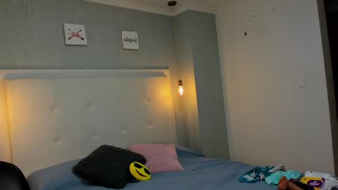 aishawild online show from February 3, 1:08 pm