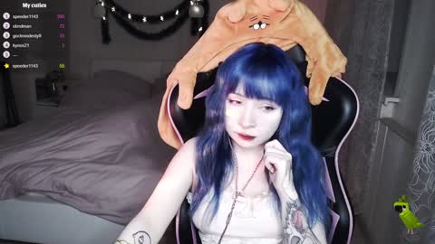 akirahartyx online show from December 11, 2:33 pm