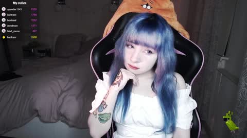 akirahartyx online show from January 6, 2:58 pm