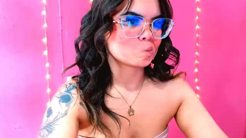  Alaiia  online show from April 20, 8:01 pm