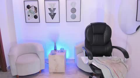 alana  online show from February 24, 8:51 pm