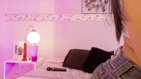 alana online show from January 9, 4:28 am