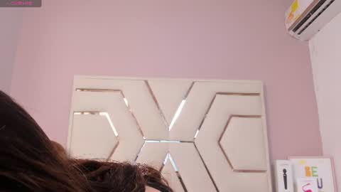 alanarousse_ online show from June 11, 12:02 pm