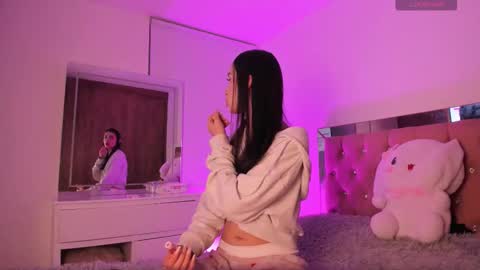 alejandraaa_ online show from September 28, 2:40 am