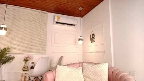 Alejandra  online show from January 14, 11:59 am