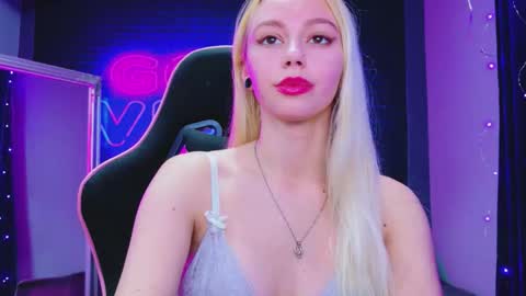 alessiacroft online show from February 10, 6:16 am