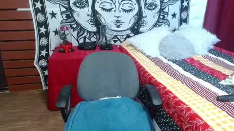 alexandra_jonas online show from April 18, 4:04 am