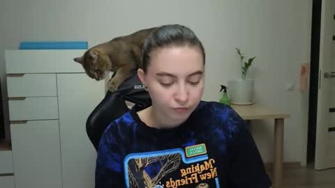 Alice online show from February 25, 6:39 pm