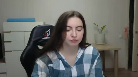 Alice online show from April 15, 6:19 pm