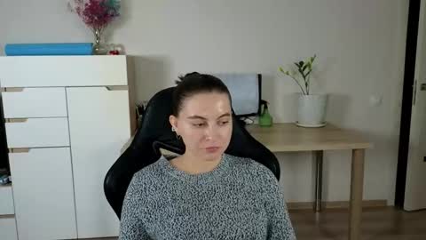 Alice online show from October 12, 5:04 pm