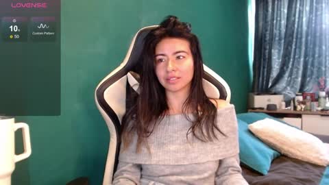 Alice online show from April 8, 3:25 pm