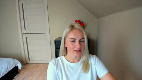 Alicee online show from October 6, 9:37 am