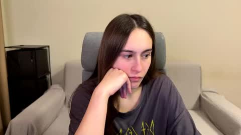 alicekollt online show from April 14, 9:15 pm