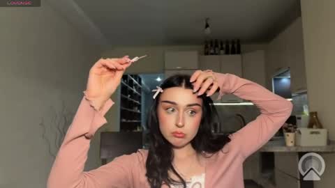 alicelaney online show from April 3, 8:07 pm