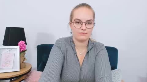 alicesensitive online show from September 15, 3:20 pm