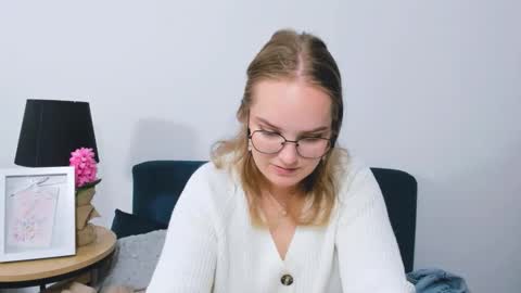 alicesensitive online show from September 16, 3:31 pm