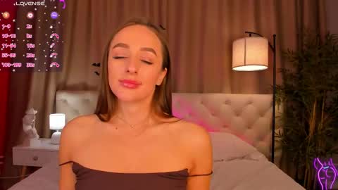 Mia online show from November 11, 2:29 am