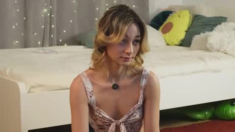 Alieness Ivy online show from February 1, 4:55 am