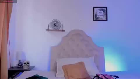 aliice_walker_ online show from September 19, 12:48 pm