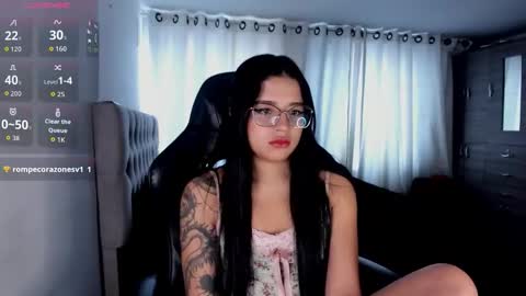 aliice_walker_ online show from February 4, 3:48 pm