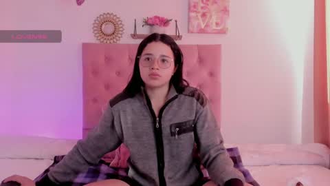 aliice_walker_ online show from December 5, 12:11 pm